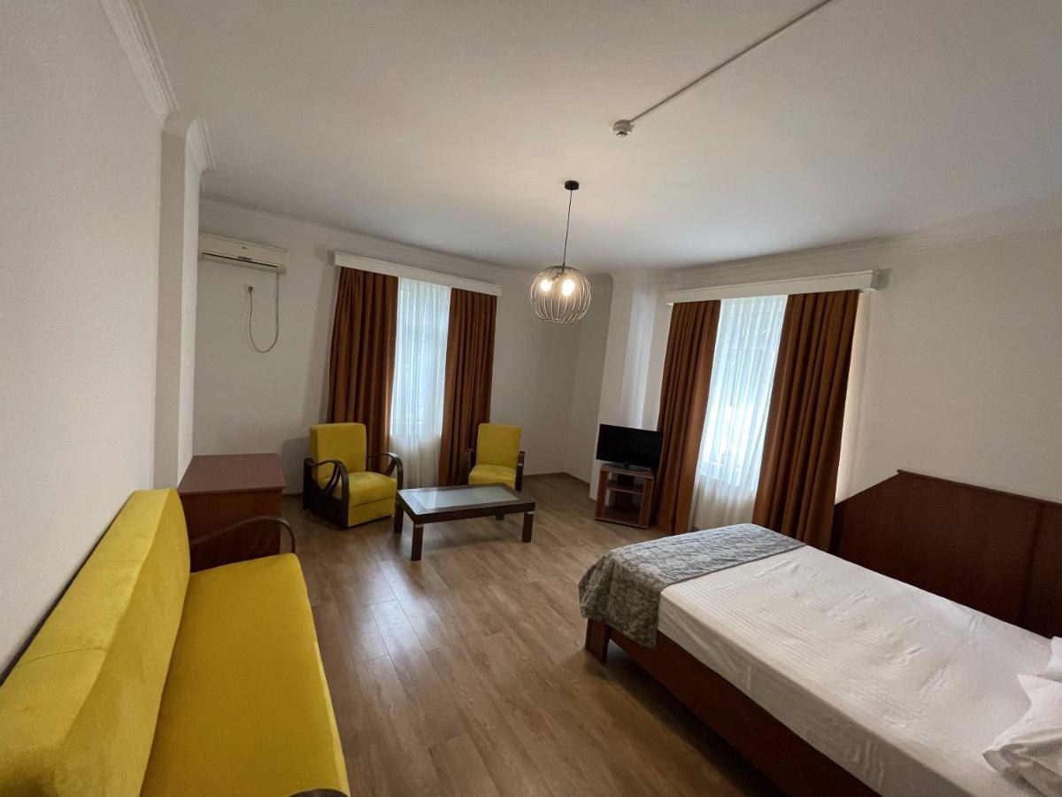 Aristocrat Hotel Tbilisi Exterior foto