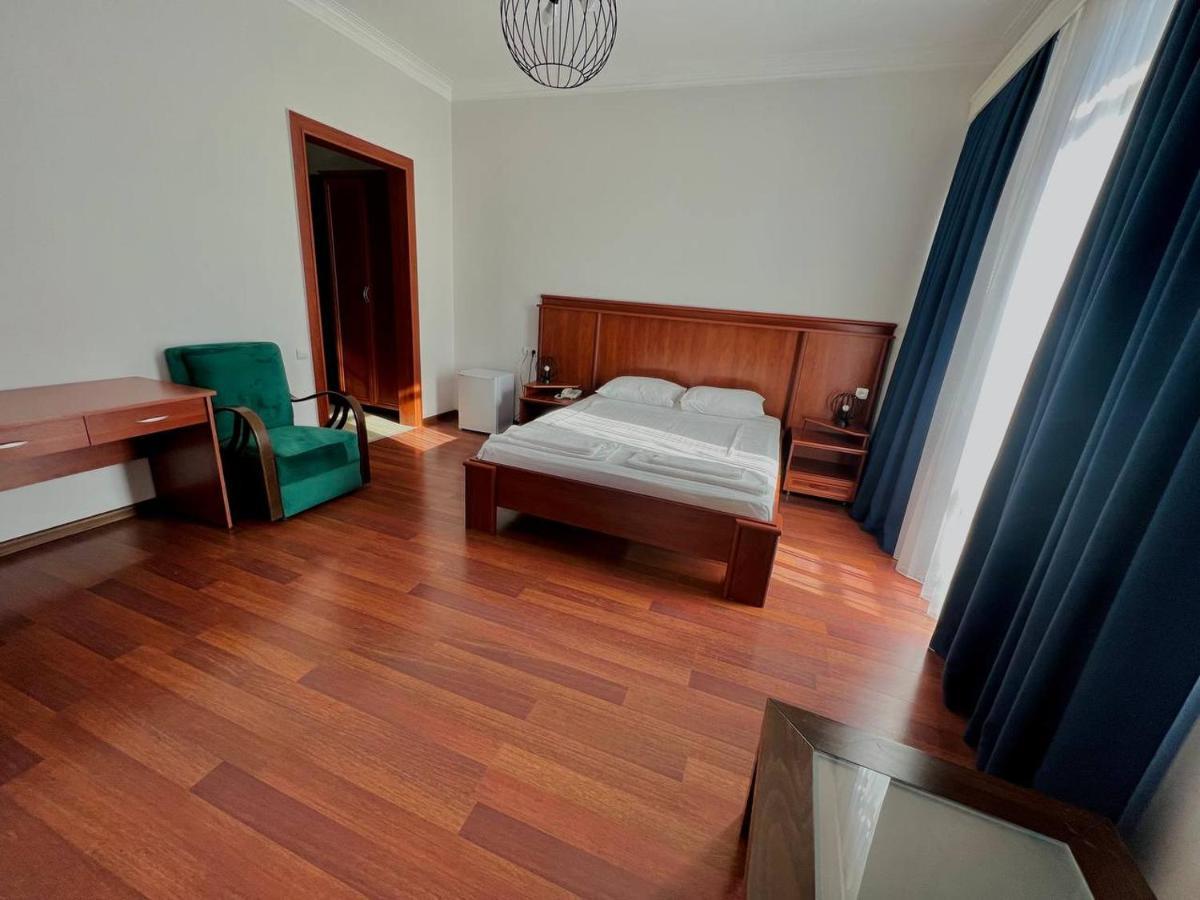 Aristocrat Hotel Tbilisi Exterior foto